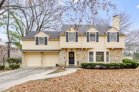 $975,000 | 6455 Overbrook Road, Mission Hills, KS 66208