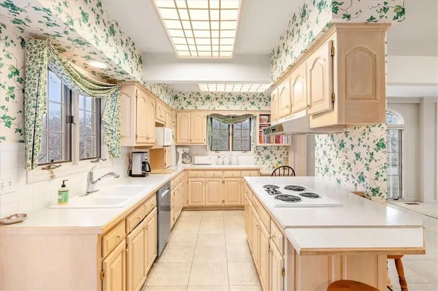 $975,000 | 6455 Overbrook Road, Mission Hills, KS 66208