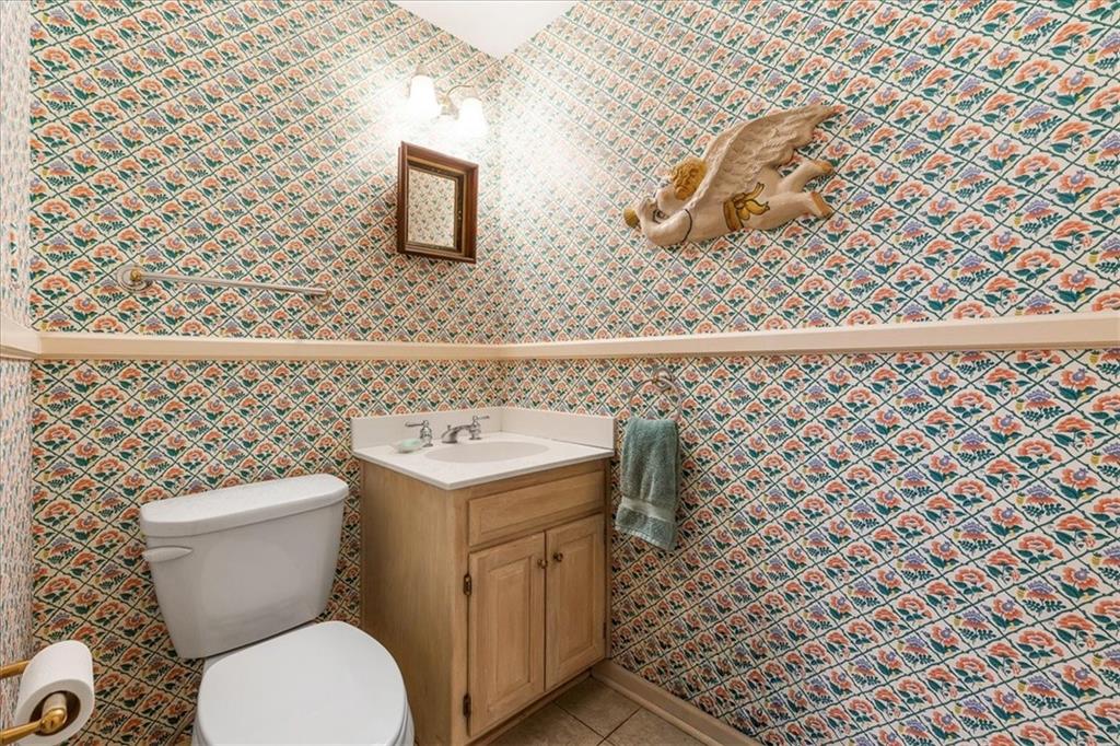 6455 Overbrook Road Mission Hills, KS 66208 - Photo 13 of 30