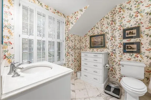 $975,000 | 6455 Overbrook Road, Mission Hills, KS 66208