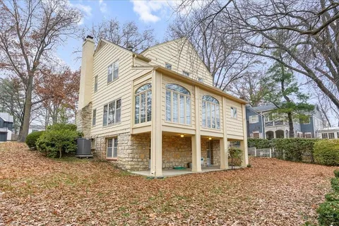 $975,000 | 6455 Overbrook Road, Mission Hills, KS 66208