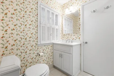 $975,000 | 6455 Overbrook Road, Mission Hills, KS 66208