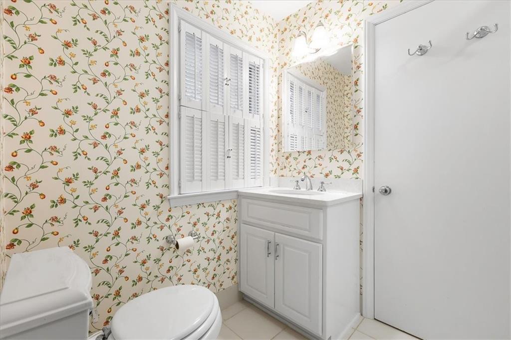 6455 Overbrook Road Mission Hills, KS 66208 - Photo 21 of 30