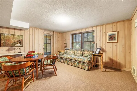 $975,000 | 6455 Overbrook Road, Mission Hills, KS 66208