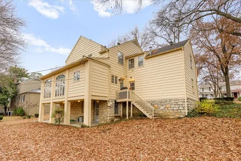 $975,000 | 6455 Overbrook Road, Mission Hills, KS 66208