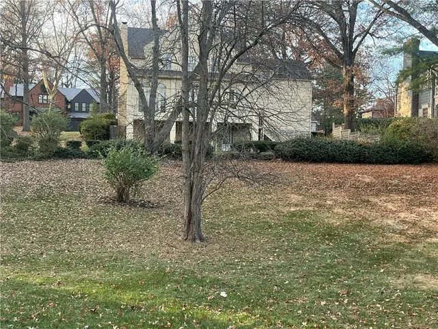 $975,000 | 6455 Overbrook Road, Mission Hills, KS 66208