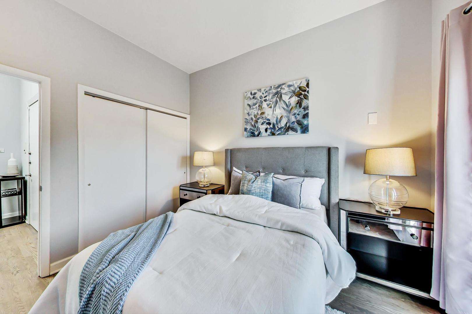 4061 North Sheridan Road, Unit 3 Chicago, IL 60613 - Photo 22 of 31 a bedroom with a bed and a lamp on table