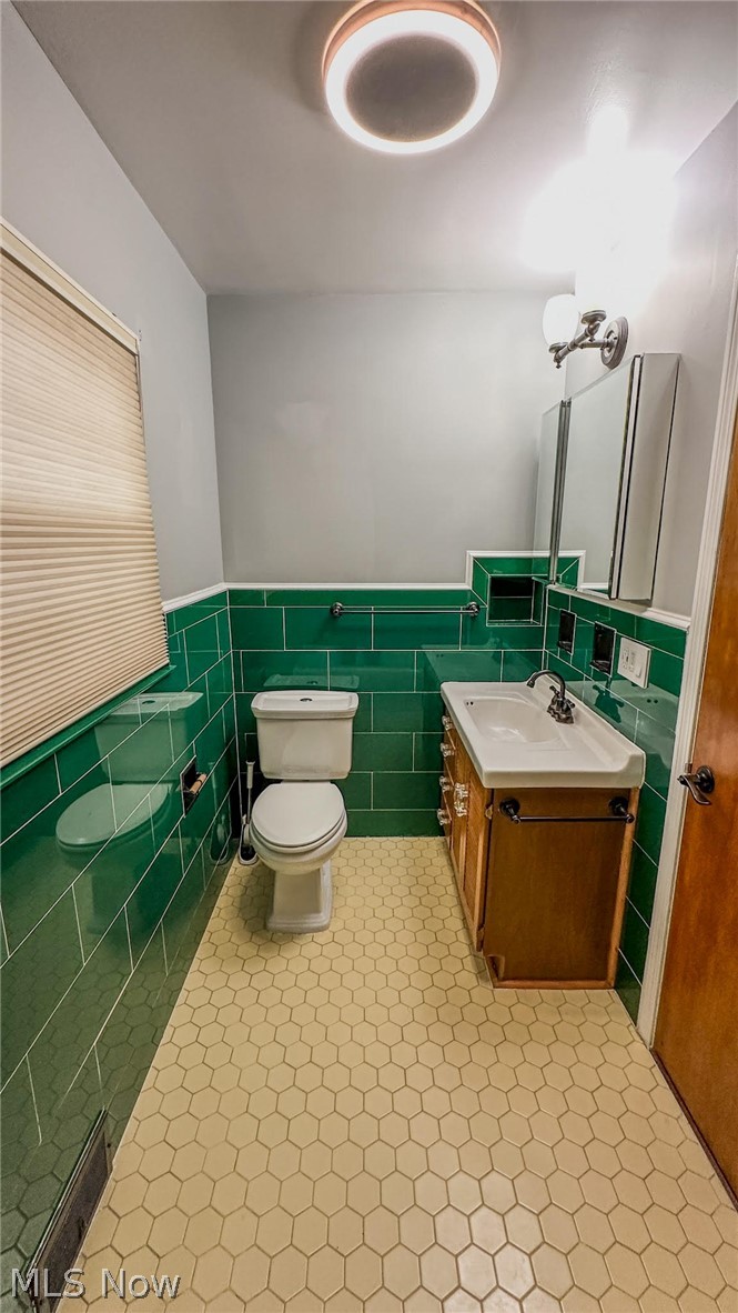 426 Dorchester Road Akron, OH 44320 - Photo 13 of 20 Bath shows the Vanity Another View