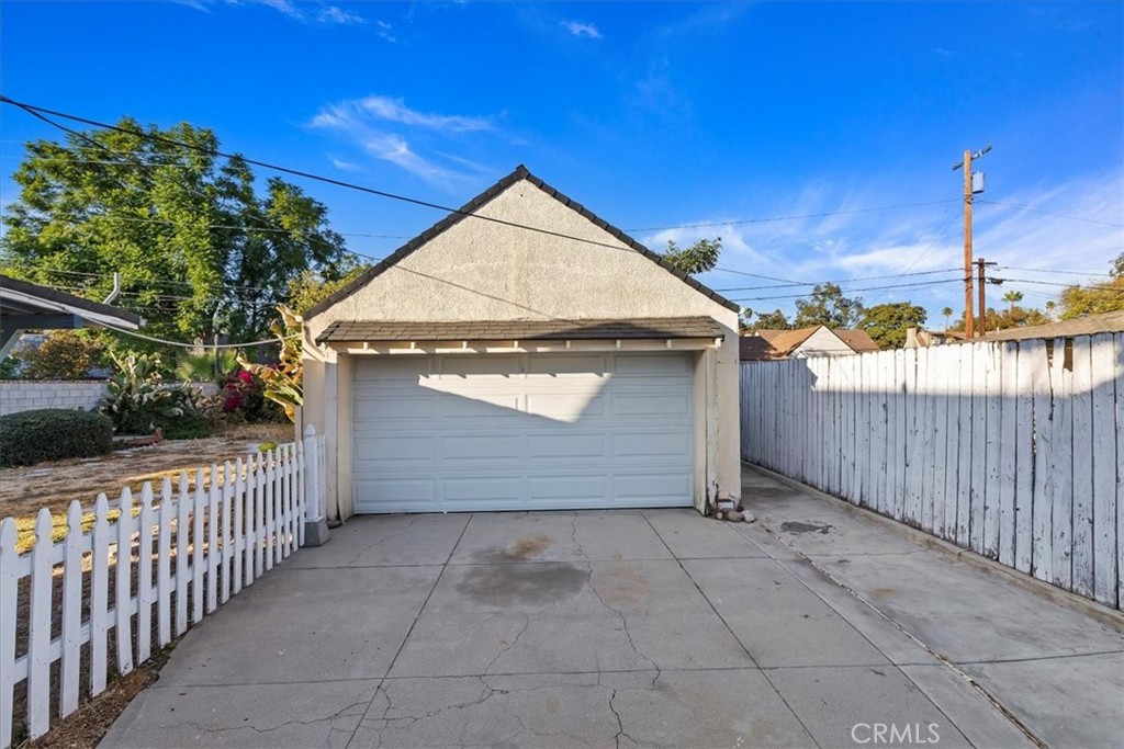4311 Sunnyside Drive Riverside, CA 92506 - Photo 30 of 40 a side view of a house with wooden fence