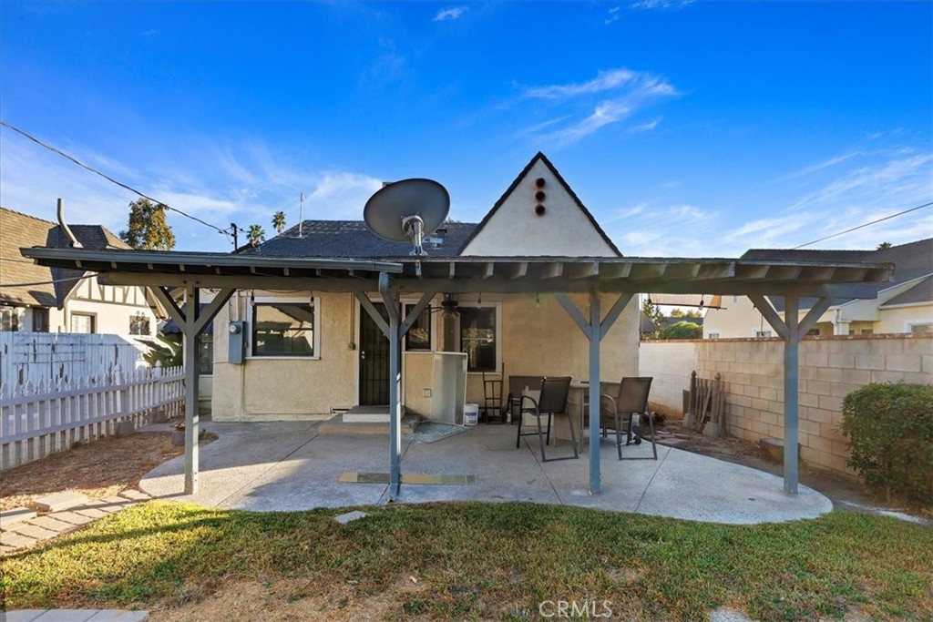 4311 Sunnyside Drive Riverside, CA 92506 - Photo 36 of 40 a view of a house with entertaining space
