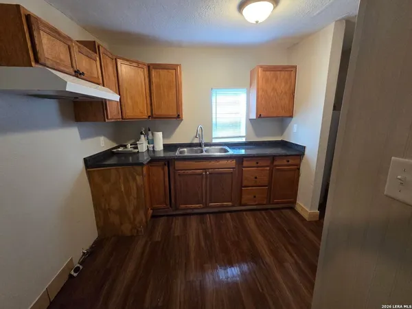 $1,400 | 902 C Street, Unit 1, Floresville, TX 78114