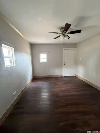$1,400 | 902 C Street, Unit 1, Floresville, TX 78114
