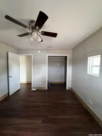 $1,400 | 902 C Street, Unit 1, Floresville, TX 78114