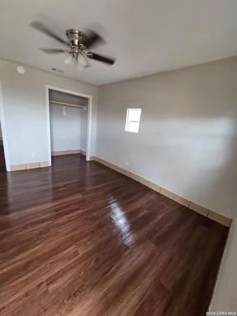 $1,400 | 902 C Street, Unit 1, Floresville, TX 78114