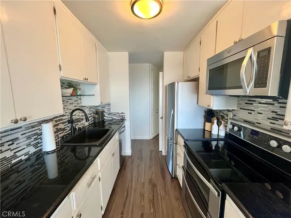 $5,150 | 630 The Village, Unit 116, Redondo Beach, CA 90277