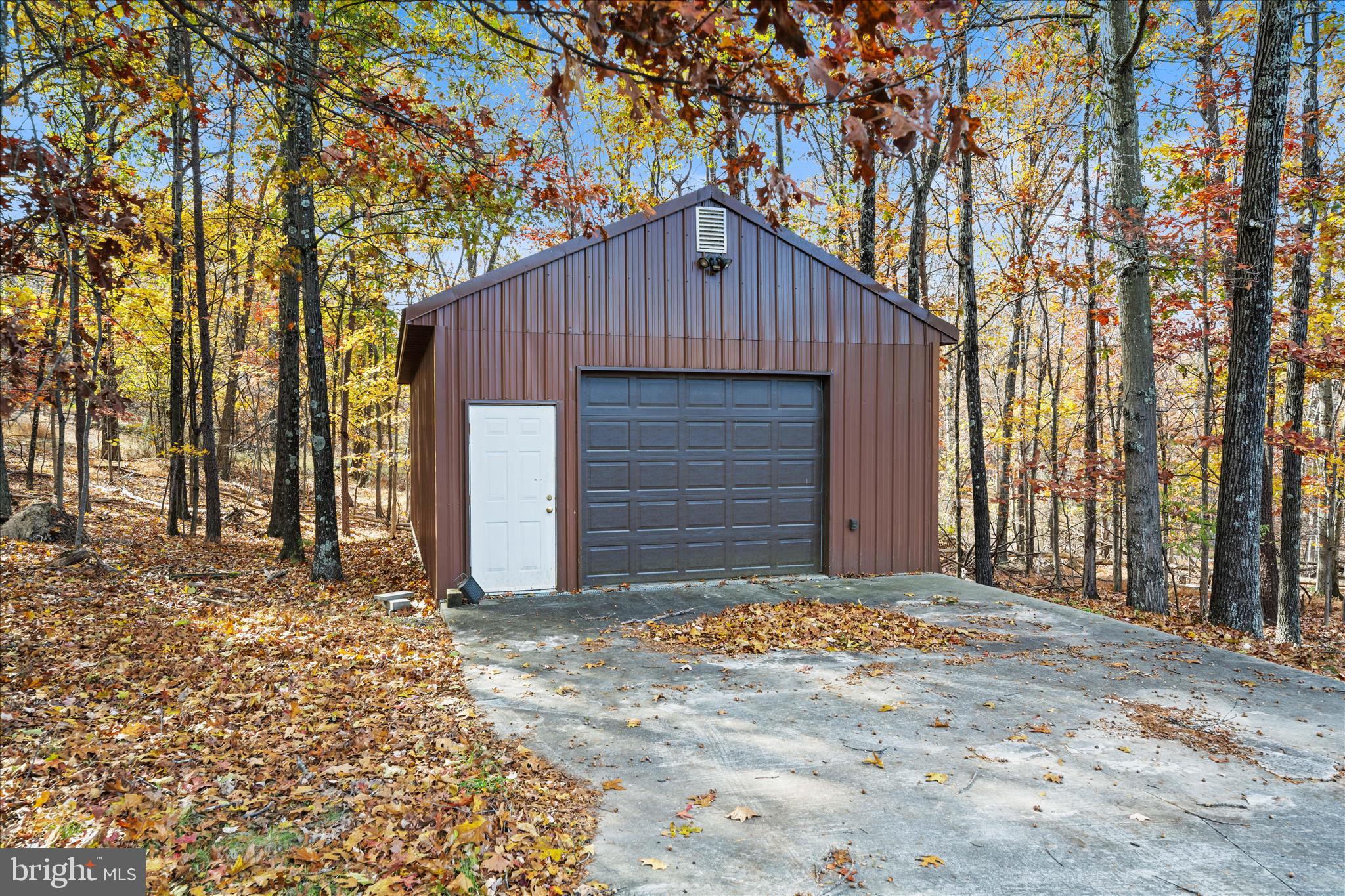 4176 Timber Ridge Road Berkeley Springs, WV 25411 - Photo 41 of 61 Garage