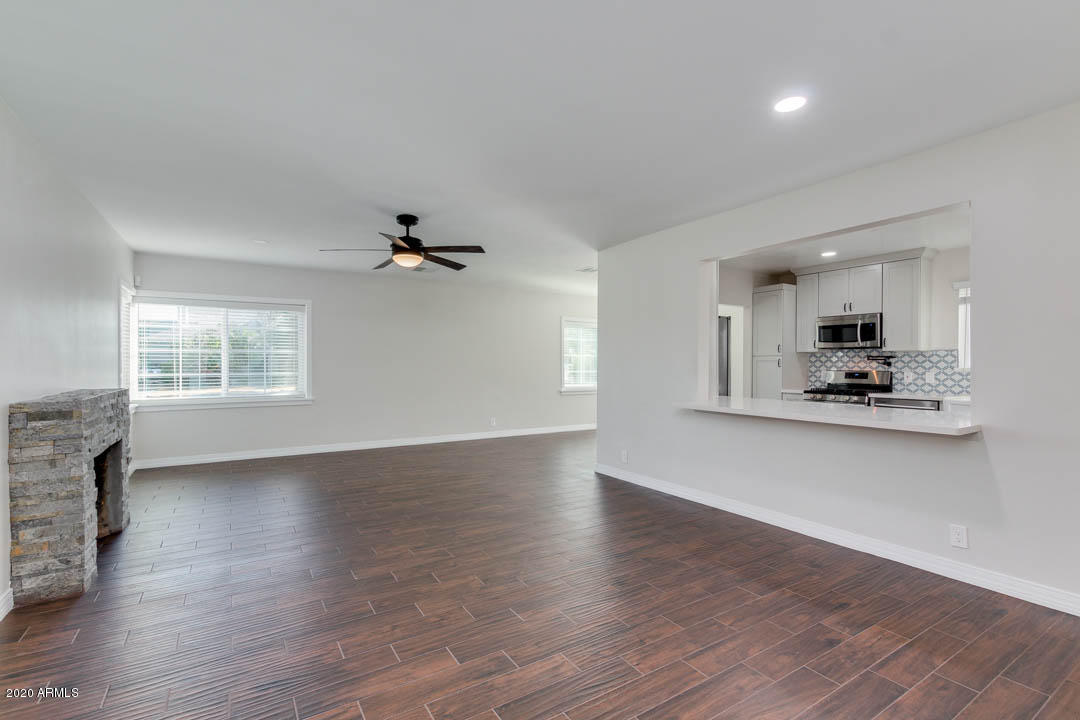 318 West Granada Road Phoenix, AZ 85003 - Photo 12 of 50 Great room view from Foyer