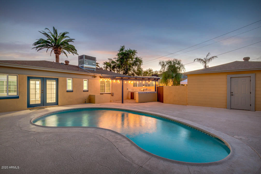 318 West Granada Road Phoenix, AZ 85003 - Photo 36 of 50 Backyard at twilight facing south