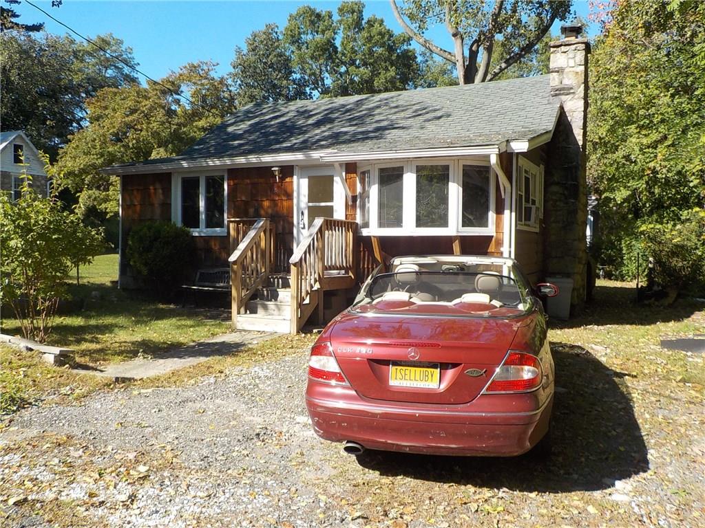 a view of a house with backyard