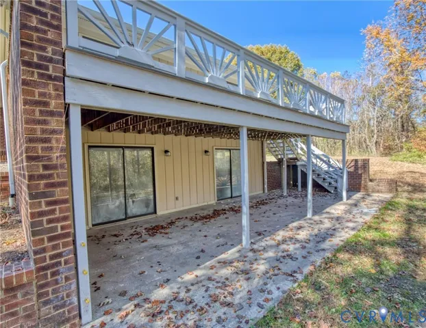 a view of a entrance of the building