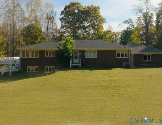 a black and white photo of a living room