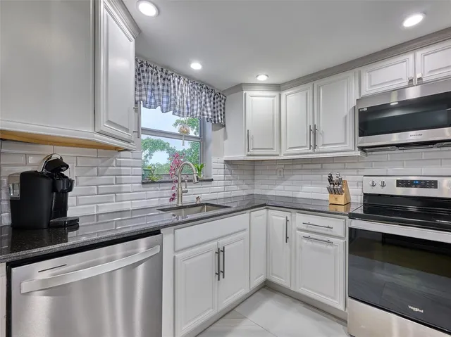 $170,000 | 6020 Northwest 44th Street, Unit 401, Lauderhill, FL 33319