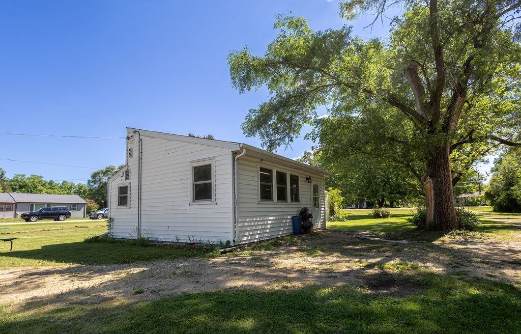 2160 South Afton Road Beloit, WI 53511 - Photo 3 of 20