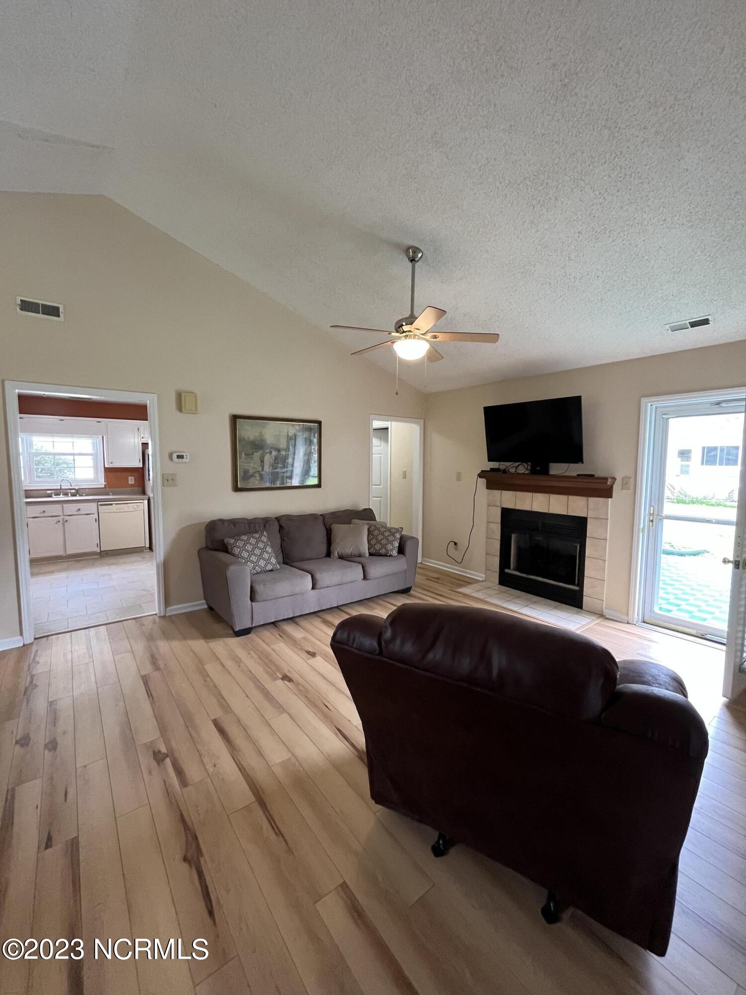 124 Pirates Road New Bern, NC 28562 - Photo 6 of 32 IMG-0305