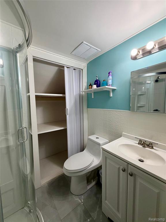 2644 Clio Road Flint, MI 48504 - Photo 9 of 19 Gallery Image 9