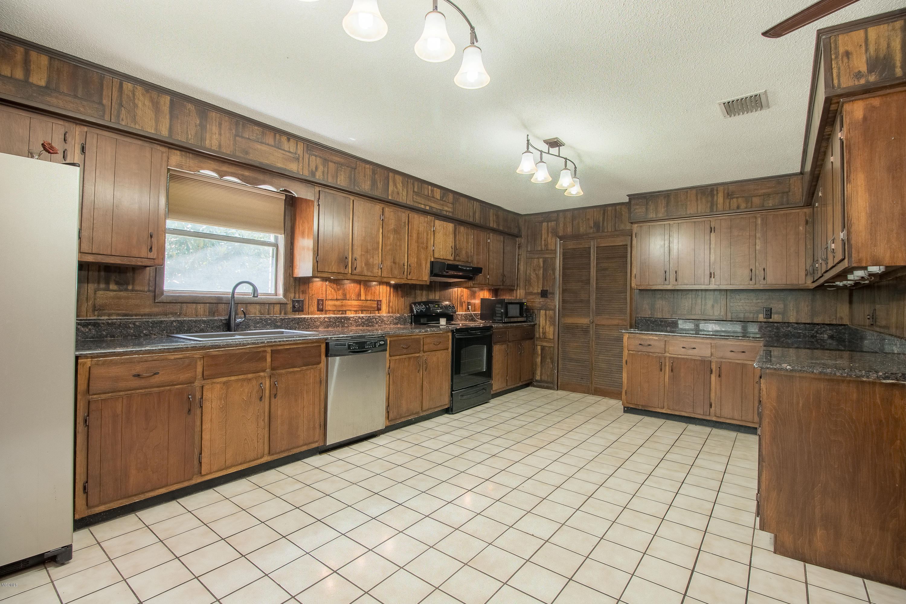 45 Cold Springs Road Gulfport, MS 39503 - Photo 5 of 18 82916-26