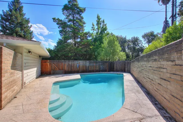 an empty room with fan and a ceiling fan