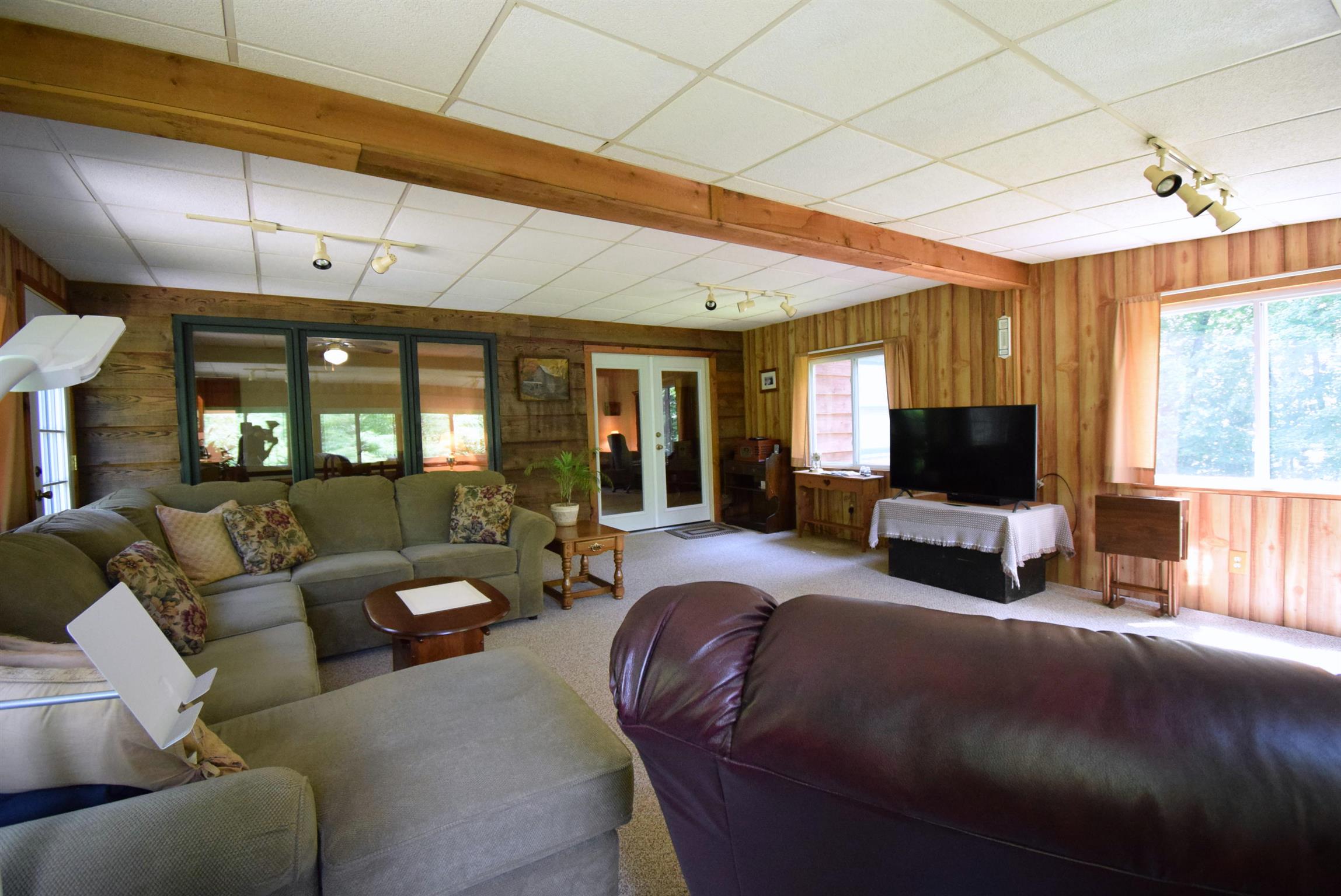 2242 Cedar Grove Road Lebanon, TN 37087 - Photo 7 of 21 a living room with furniture and a flat screen tv