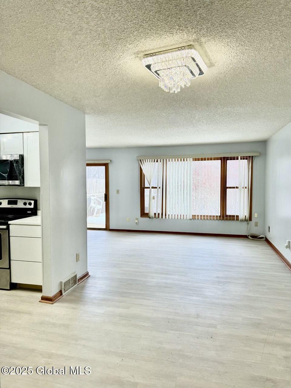 7 Cheryl Court Troy, NY 12180 - Photo 12 of 39 tempImage4iMLtR