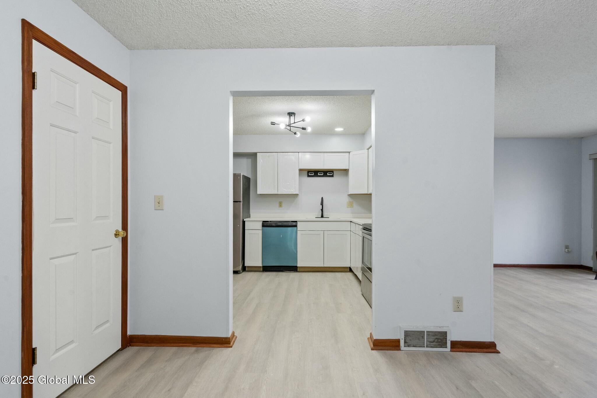 7 Cheryl Court Troy, NY 12180 - Photo 13 of 39 tempImagefkLmVL