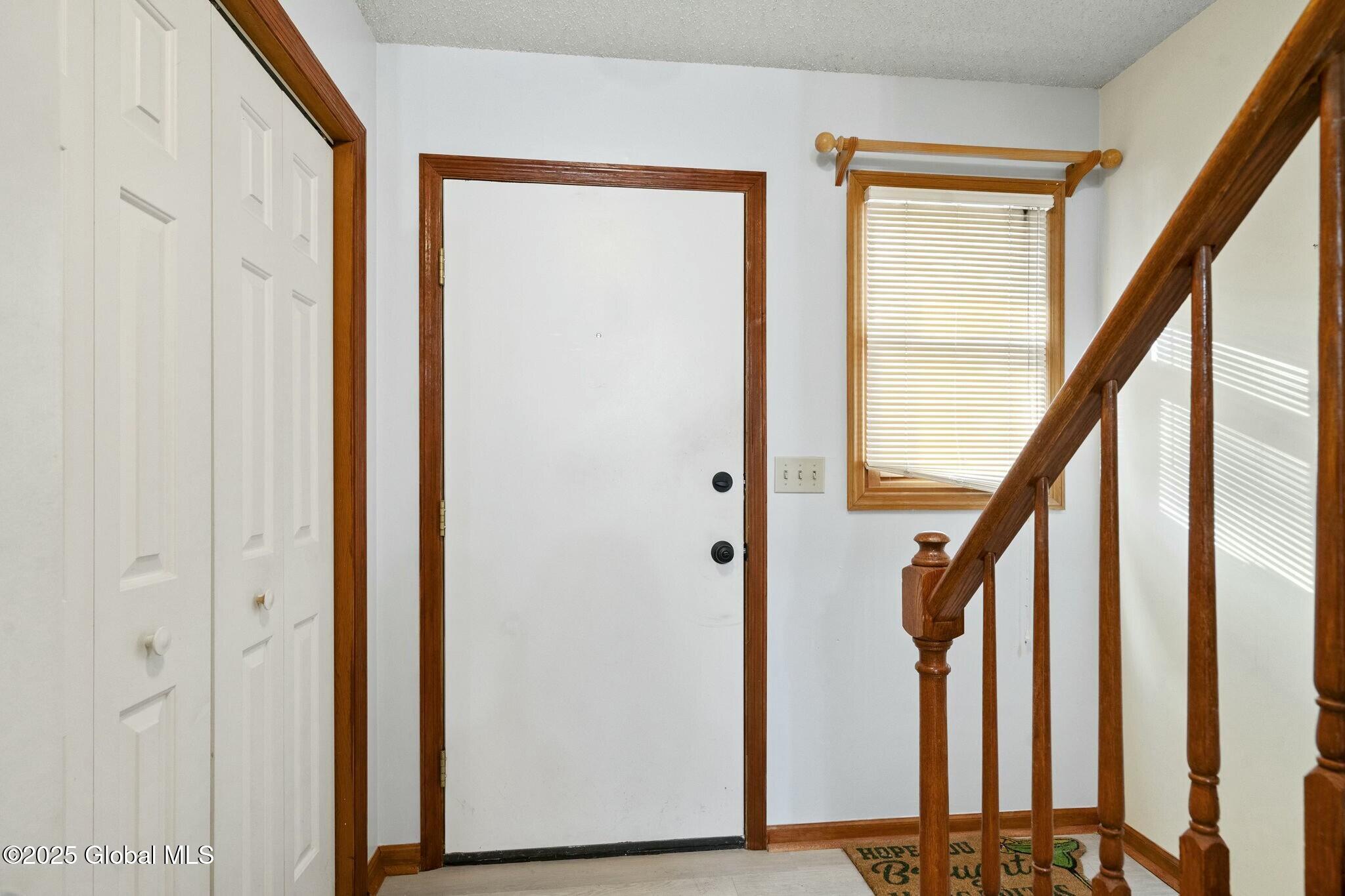 7 Cheryl Court Troy, NY 12180 - Photo 5 of 39 tempImage9exNpV