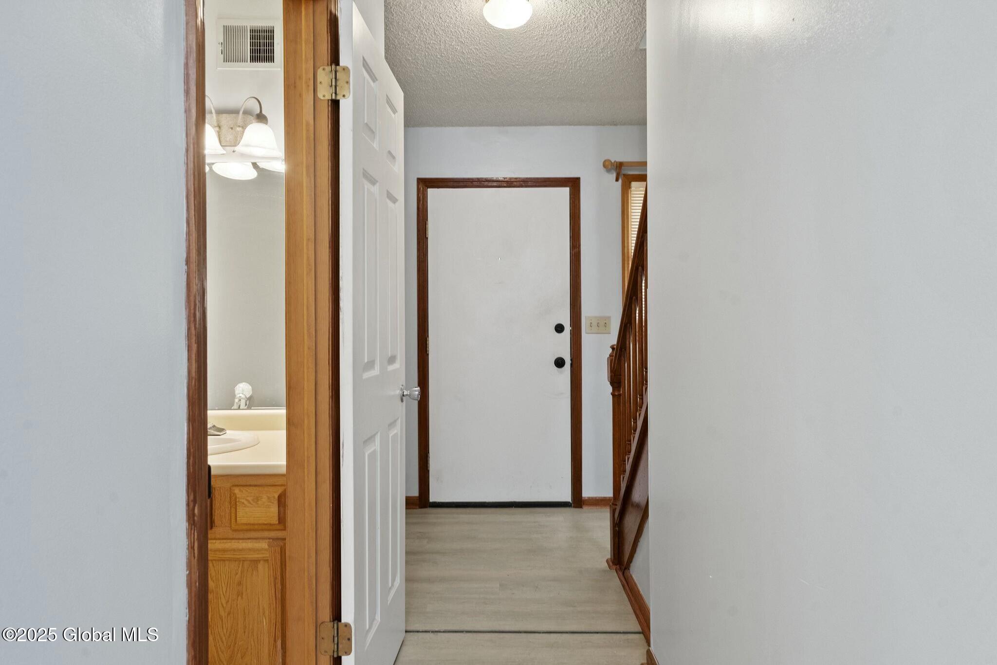 7 Cheryl Court Troy, NY 12180 - Photo 7 of 39 tempImagec438eJ