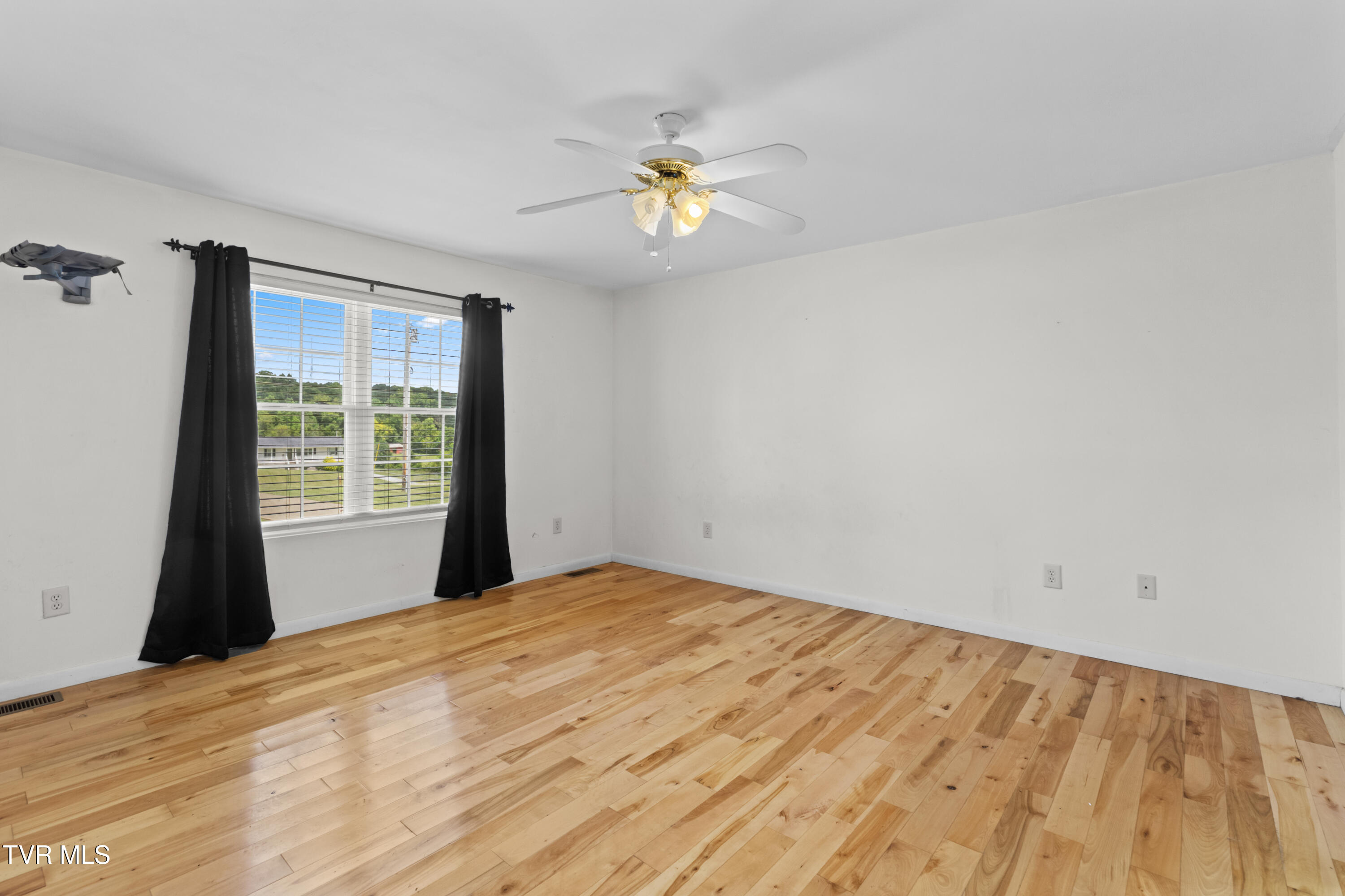 1715 Main Street Mosheim, TN 37818 - Photo 12 of 28 012-1715MainStreet-Mosheim-TN-37818-FULL