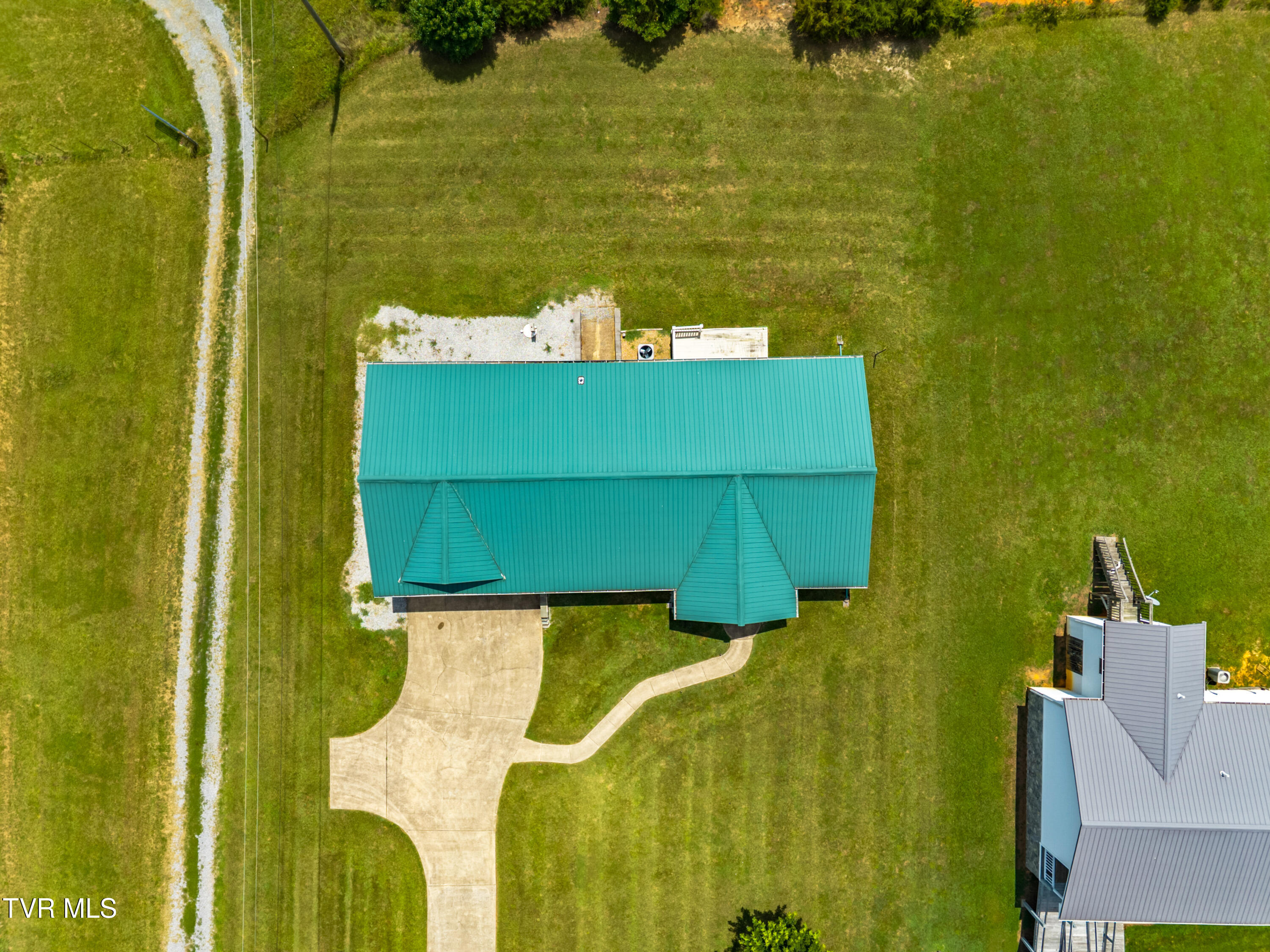 1715 Main Street Mosheim, TN 37818 - Photo 4 of 28 026-1715MainStreet-Mosheim-TN-37818-FULL