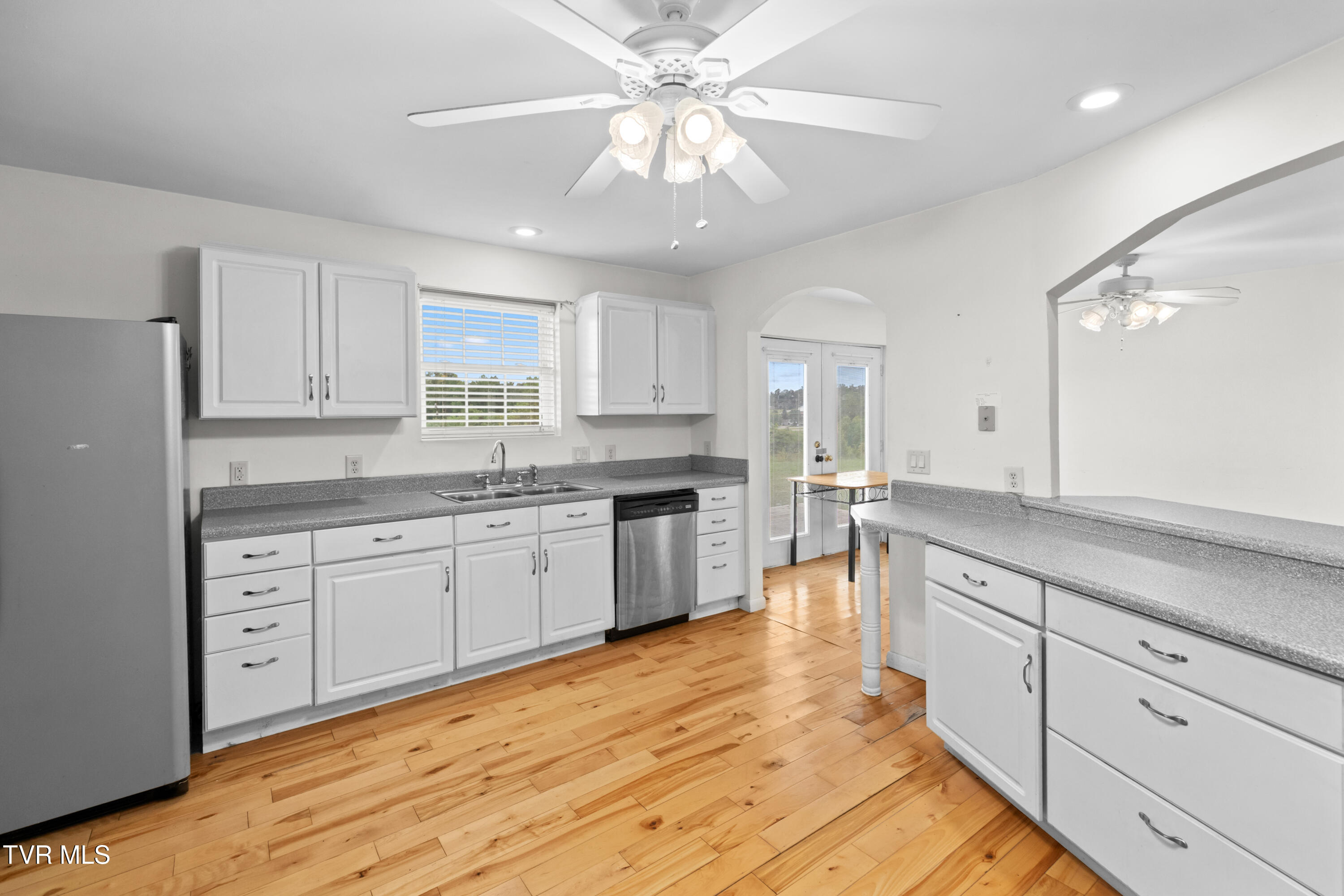 1715 Main Street Mosheim, TN 37818 - Photo 6 of 28 009-1715MainStreet-Mosheim-TN-37818-FULL