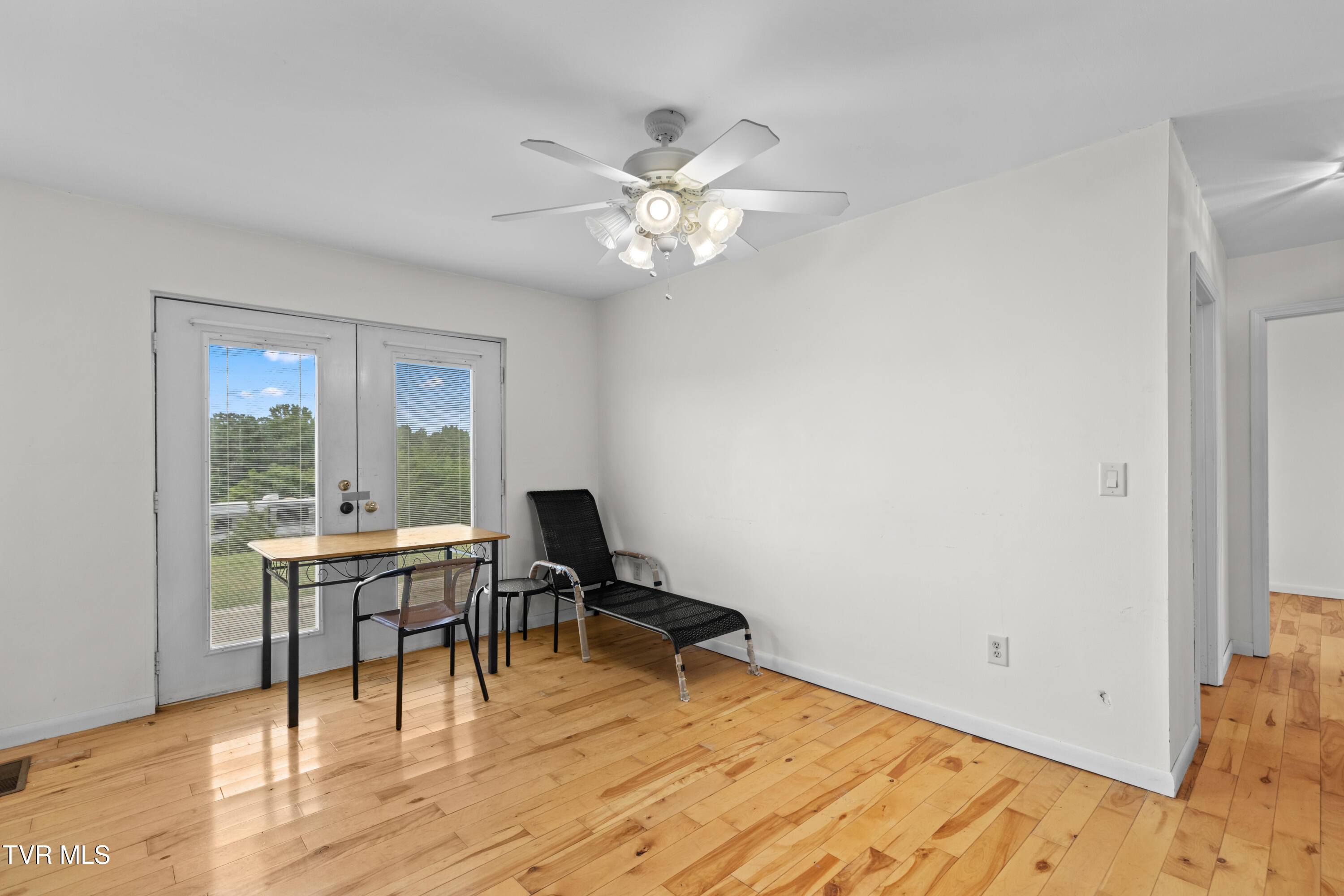 1715 Main Street Mosheim, TN 37818 - Photo 7 of 28 010-1715MainStreet-Mosheim-TN-37818-FULL