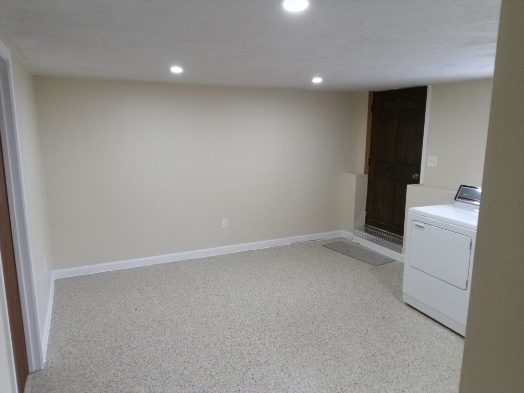 121 King Philip Road Worcester, MA 01606 - Photo 28 of 31 a view of empty room