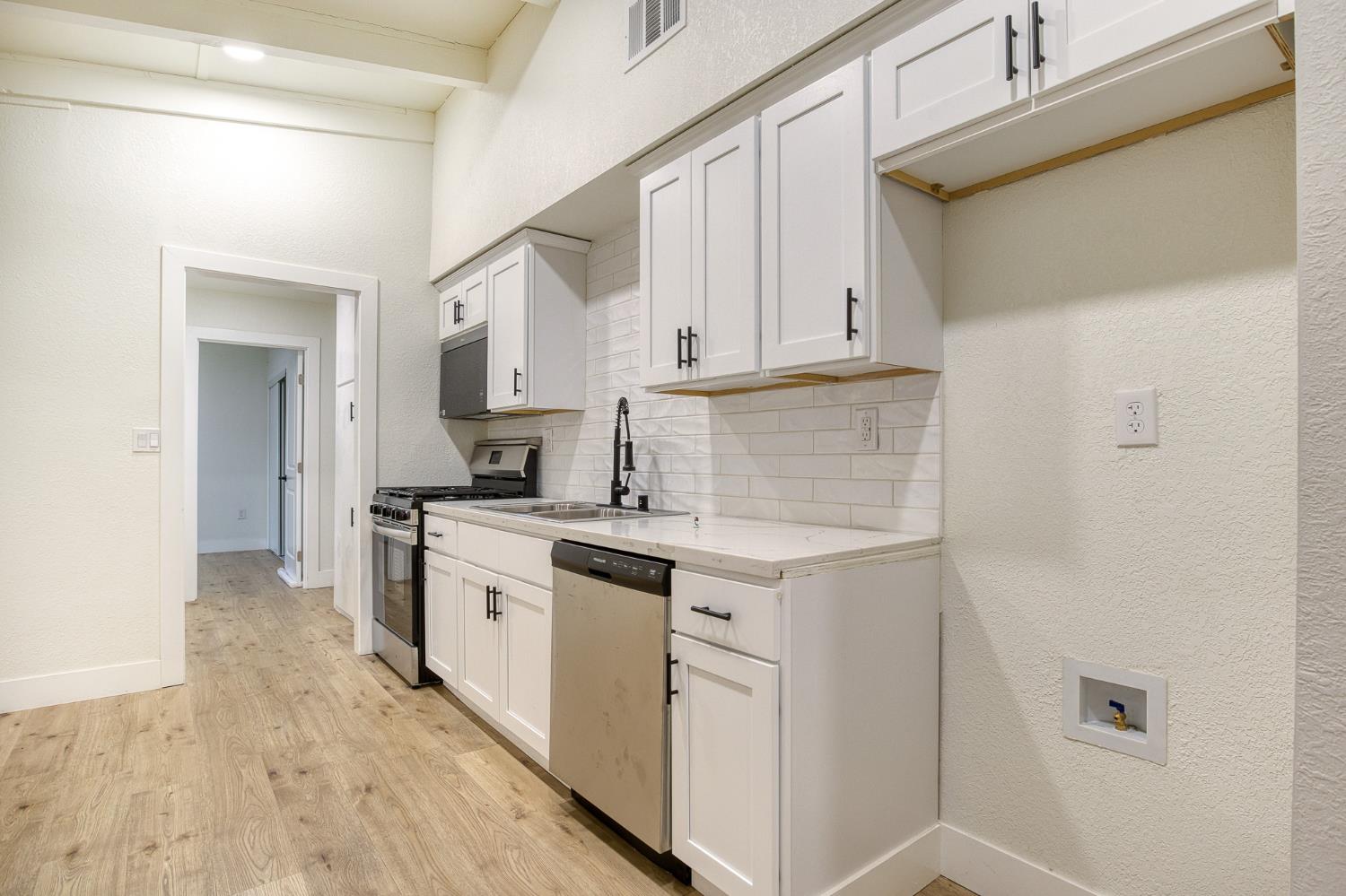 2323 Del Rio Drive Stockton, CA 95204 - Photo 8 of 20