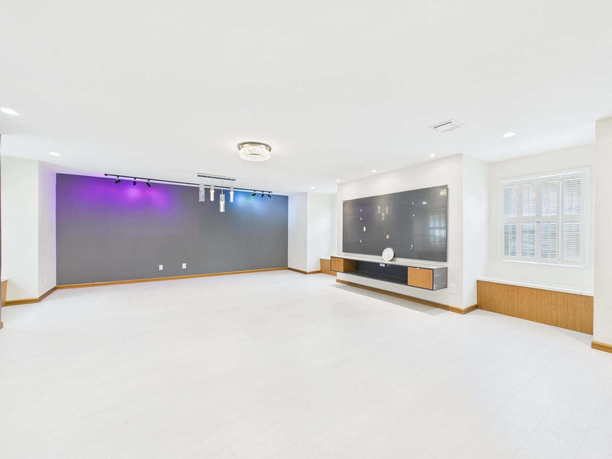702 Daria Court Houston, TX 77079 - Photo 38 of 44 BONUS! Flex Space to Meet Your Entertainment Needs
