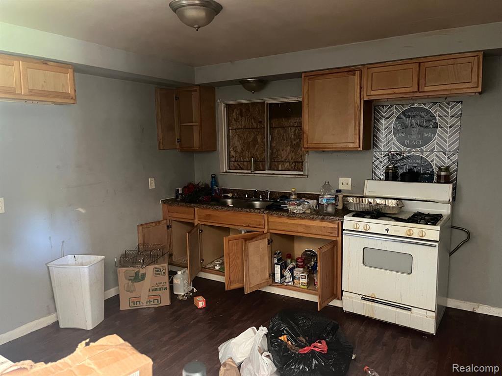 18929 Burt Road Detroit, MI 48219 - Photo 4 of 8