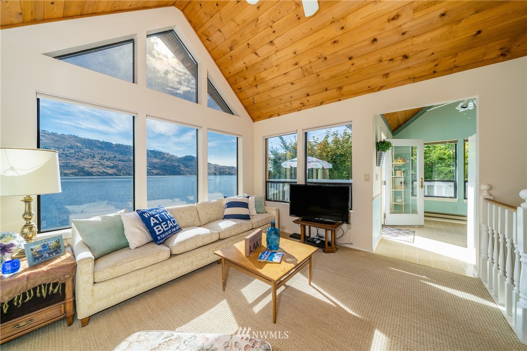 15898 South Lakeshore Road Chelan, WA 98816 - Photo 11 of 24 Gallery Image 11