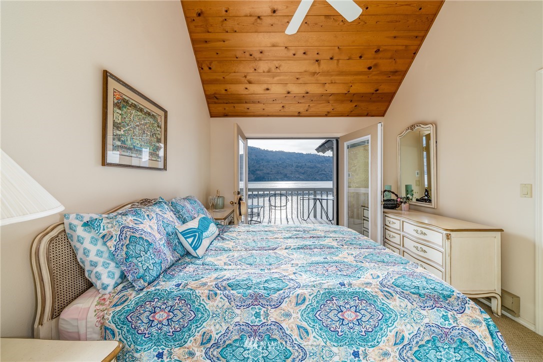 15898 South Lakeshore Road Chelan, WA 98816 - Photo 15 of 24 Gallery Image 15