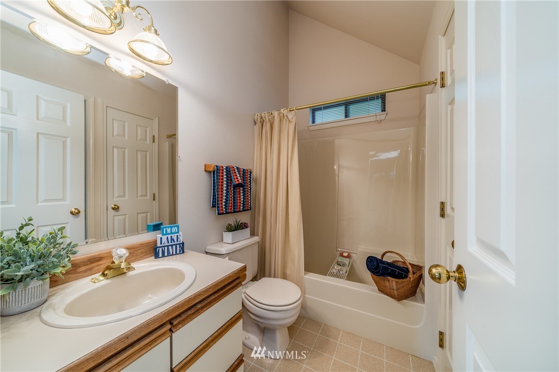 15898 South Lakeshore Road Chelan, WA 98816 - Photo 17 of 24 Gallery Image 17