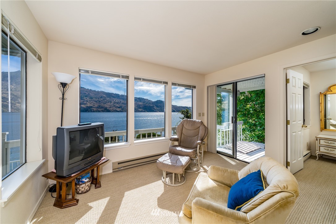 15898 South Lakeshore Road Chelan, WA 98816 - Photo 18 of 24 Gallery Image 18