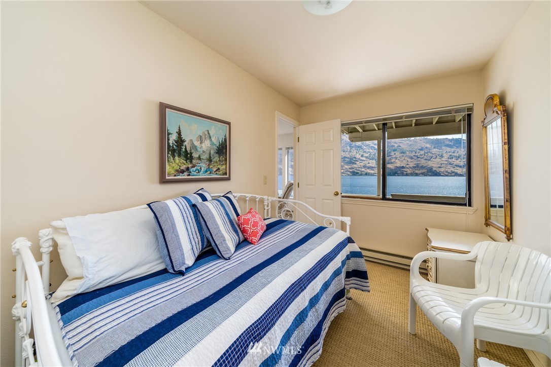 15898 South Lakeshore Road Chelan, WA 98816 - Photo 20 of 24 Gallery Image 20