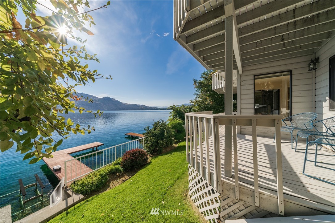 15898 South Lakeshore Road Chelan, WA 98816 - Photo 7 of 24 Gallery Image 7